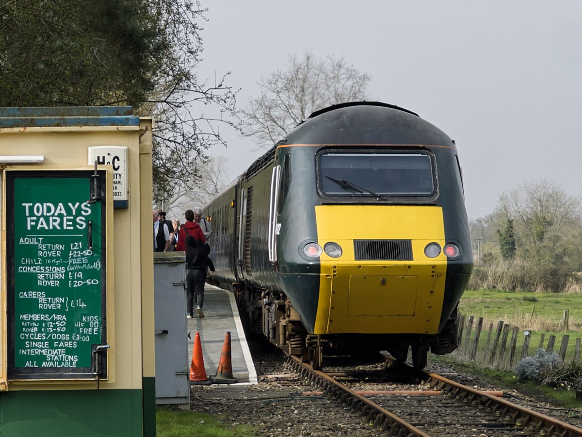 GeorgeBeany978's tweet photo. A chance to see ROMIC's complete Castle Set running at the Mid-Norfolk Railway for the first time. 

43092 and 43093, the last set out of Laira, would have their first running day under ownership of ROMIC up and down the railway alongside the 142 Pacer. https://t.co/BTPv7vXWt7