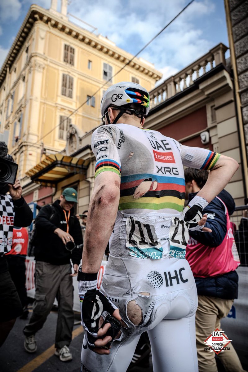 Caerte, herirte, levantarte, atacar y ganar como ganó. Tadej Pogacar un ser superior.