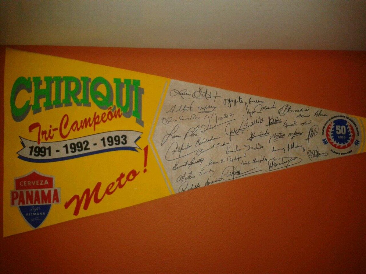 Saludos me agarraron los 90 siendo un niño y aunque los juegos los veia desde fuera, porque nunca tuve para entrar, esa epoca la recuerdo como la mas bonita.

Y ese amor al beisbol se quedó.

También salte cerca 🤣