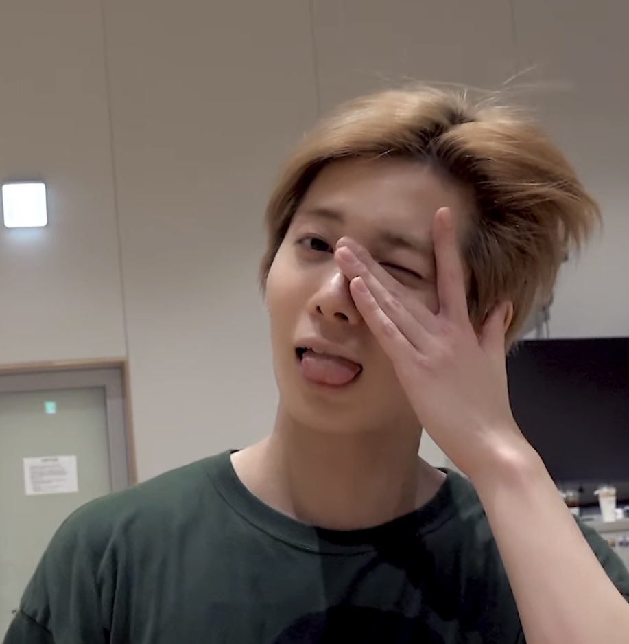 7th year: busra tweet media