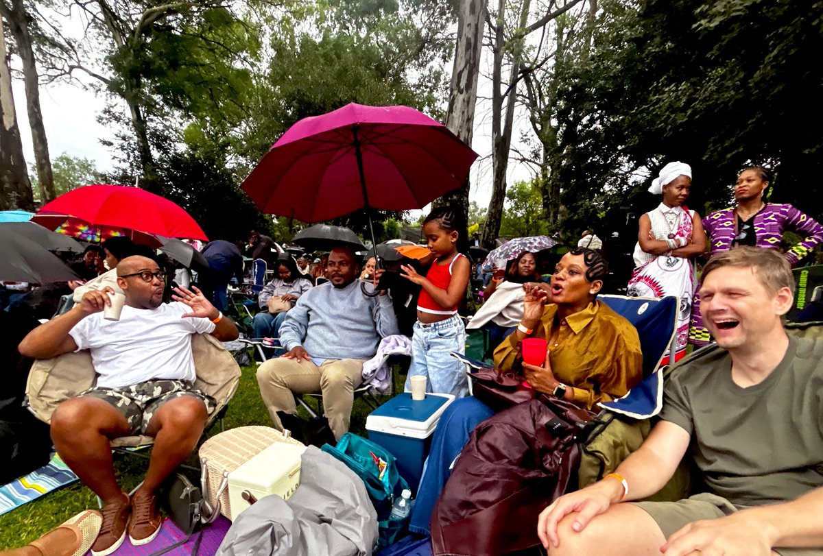 Liewe Heksie tweet media