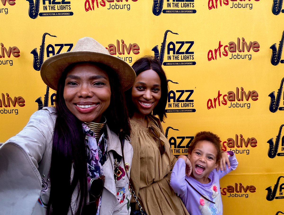 Liewe Heksie tweet media