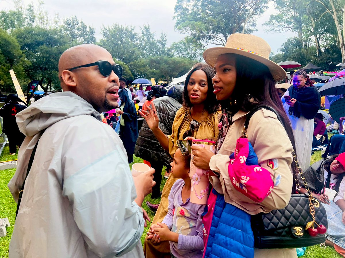 Liewe Heksie tweet media