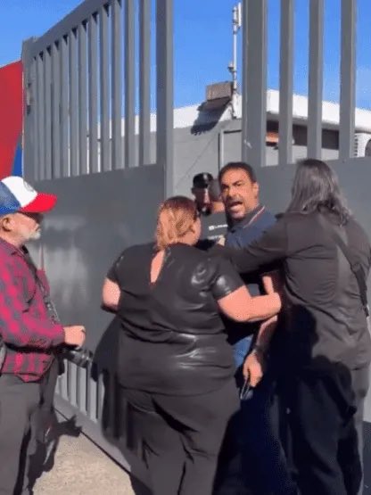 lasavinotw's tweet photo. Fiestas Negras en Ciudad Deportiva
Pando Alquilado sin previo aviso para eventos privados

Días de partidos curros x todos lados

Lo voltearon a Moretti para hacer daño en tiempo Record, no para sanear el club

Te engañaron y te comiste el cuento

Vaciamiento 3.0 https://t.co/LaMiG8EQnm