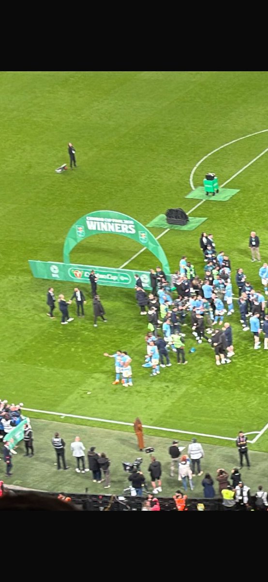 Lightning tweet media