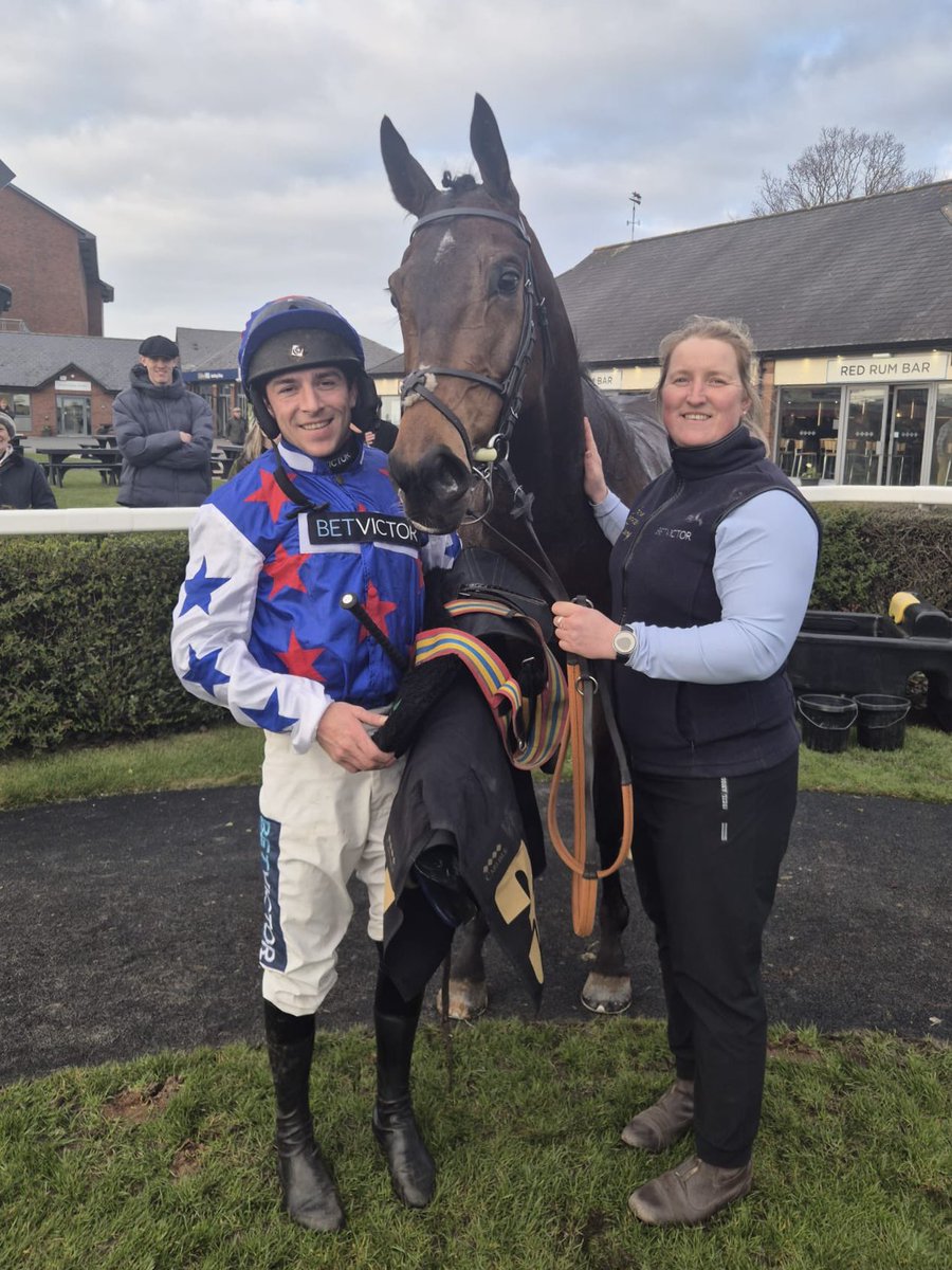 TomMaloneBloodstock tweet media