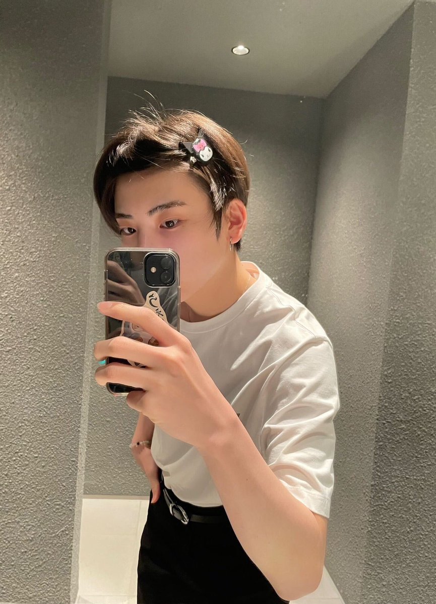 nix on fire 🐈 tweet media