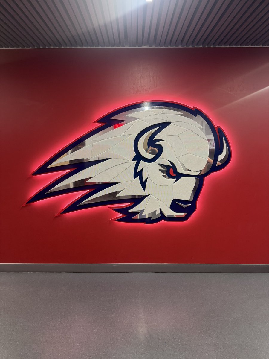 kami_vaenuku22's tweet photo. Had the chance to visit UTAH TECH had a good time!! thank you @coachtuli @hirklatu @KGagnier_32 https://t.co/8PQBdFXvIQ
