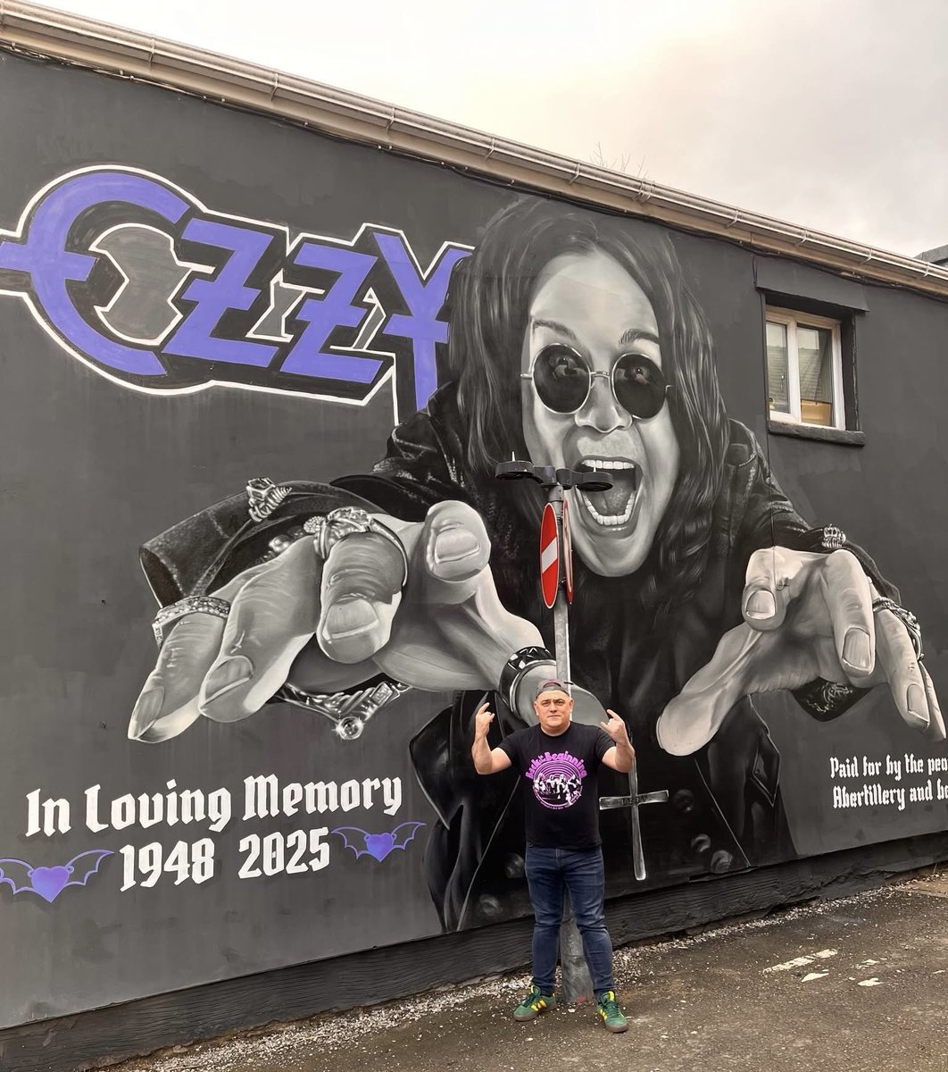 s_vaults's tweet photo. @BlackSabbath @NeilAda06141364 @Mr_Murals Our memorial mural that was paid for by the community of Abertillery &amp; beyond. Art by #wallsbypaul We miss you Ozzy. ❤️ https://t.co/Ih4EShrLs6