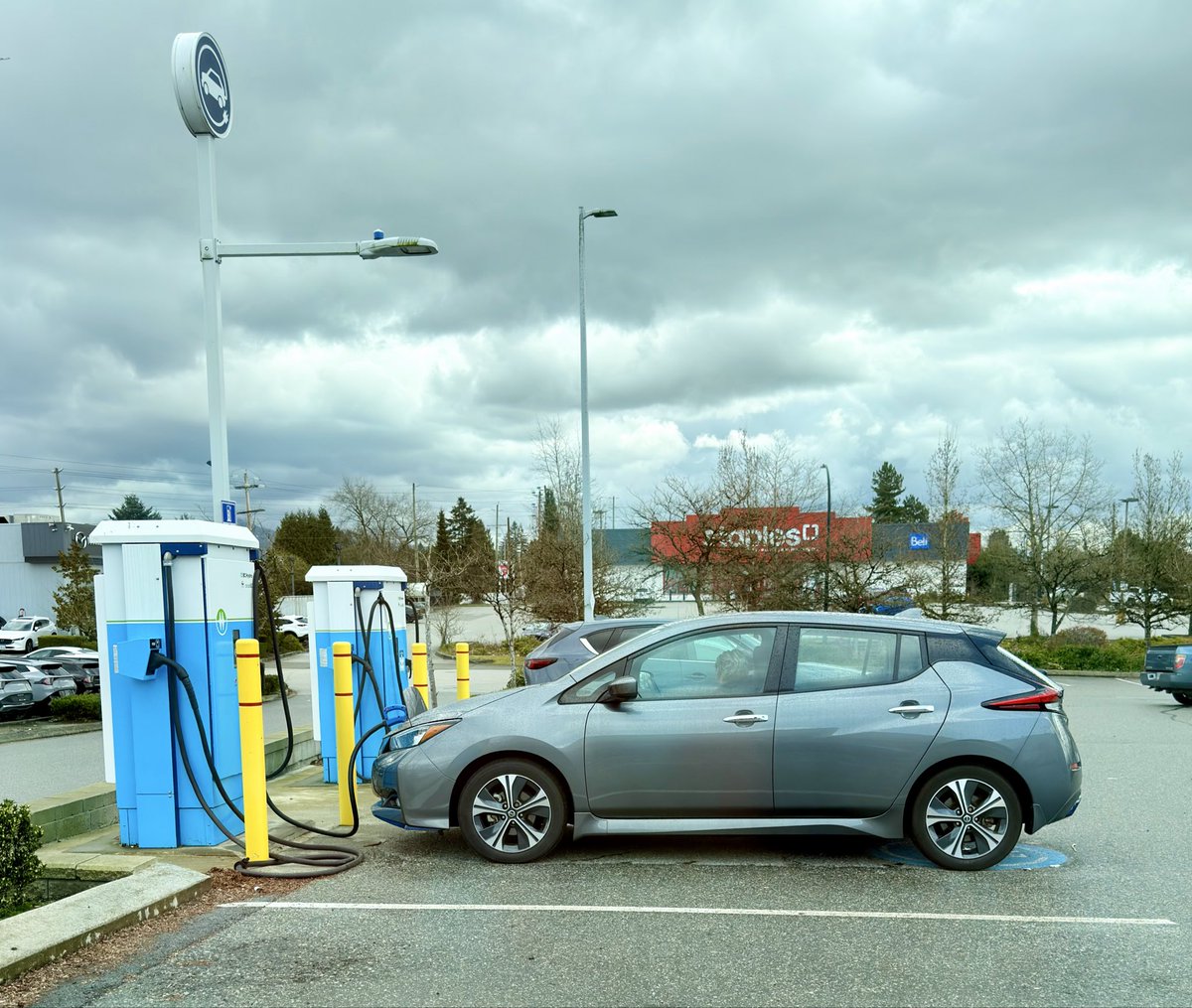 Tommyf902's tweet photo. Been seeing a lot of older generation is driving an EV is good thing that even they are embracing a “Gas Free” ⛽️ life
So honestly what is your reasoning not to drive an EV 🔋⚡️🔌🌎
#EV #NoGas https://t.co/UPU2hTS4bs