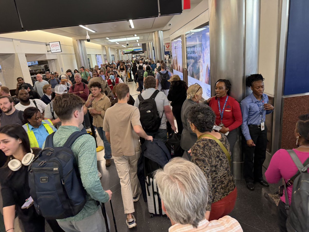 Joseph_DeSimone's tweet image. I’m at the @ATLairport and decide to get here 6 hours ahead of my flight. It’s a chaotic disaster!  TSA precheck key!  No #Clear. No Touchless screening. Feels like Hunger Games!  Good luck and stay calm!