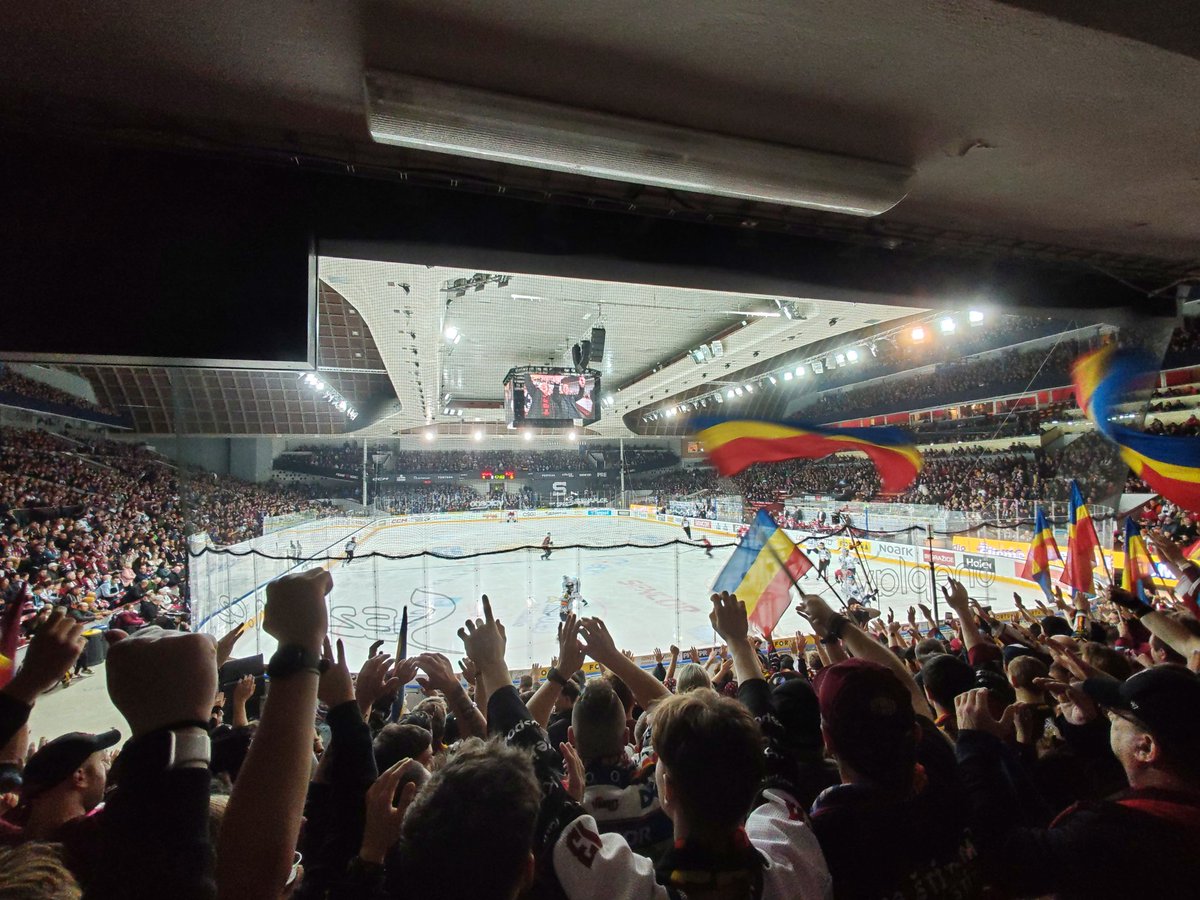 Czechmate87 tweet media