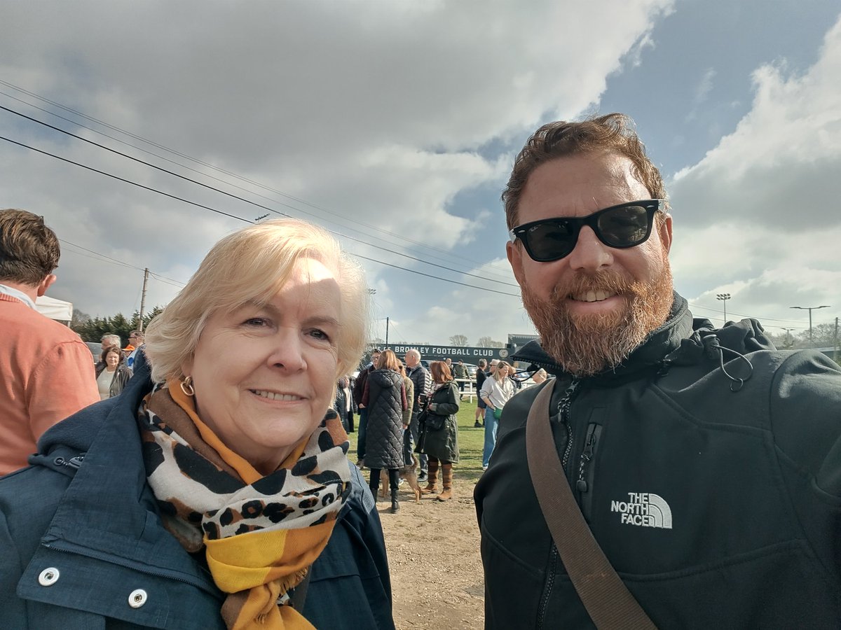 graeme_l_casey's tweet photo. A very busy few days. Spreading the good word with team #Chelsfield, then supporting the excellent charities #TheMaypoleProject and #CASPA at the Mayors ball. Today, supporting the community in protecting our greenbelt in Hayes then out with team #BromleyTown. #VoteLibDem https://t.co/omeKAb0Dgc
