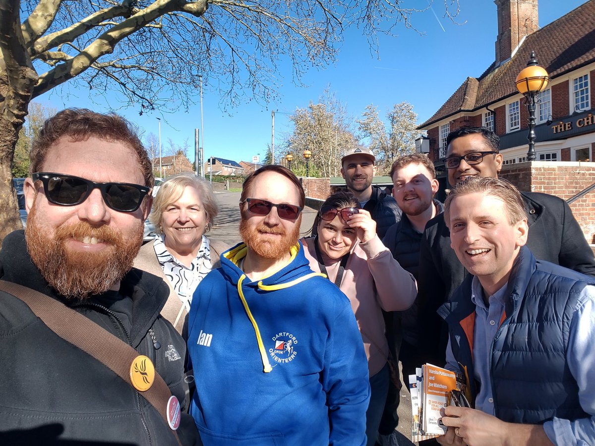 graeme_l_casey's tweet photo. A very busy few days. Spreading the good word with team #Chelsfield, then supporting the excellent charities #TheMaypoleProject and #CASPA at the Mayors ball. Today, supporting the community in protecting our greenbelt in Hayes then out with team #BromleyTown. #VoteLibDem https://t.co/omeKAb0Dgc