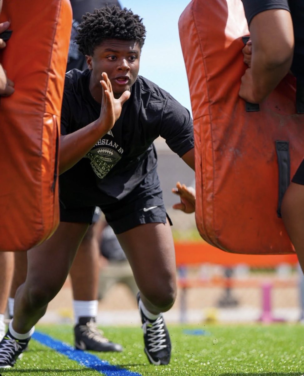 EzraBussey2029's tweet photo. Hello, my name is Ezra Bussey, freshman class of 2029. Had a great time at the National Polynesian Combine at Bishop Gorman in Las Vegas, I’m a 6'1 DE/OLB it was a great experience to go against dudes with offers who will be playing at the next level. @polynesiabowl #ezrabussey https://t.co/6M5fZhXNFM