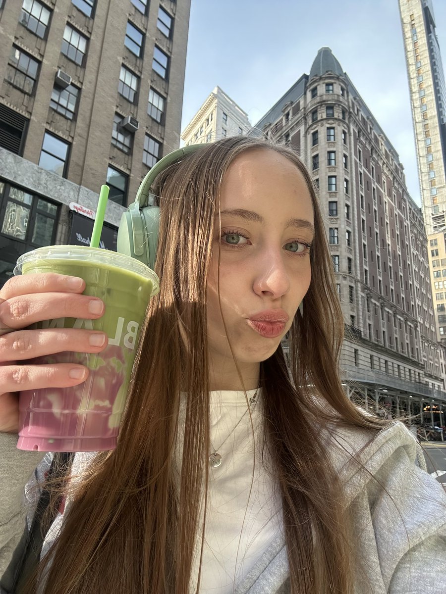 𝑨𝒏𝒇𝒊𝒔𝒂 🐾 called baby by sabrina tweet media