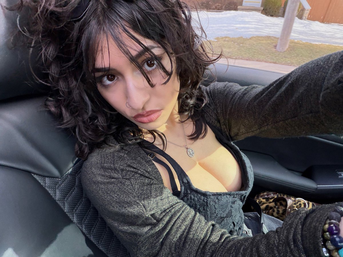 idalia☥ tweet media