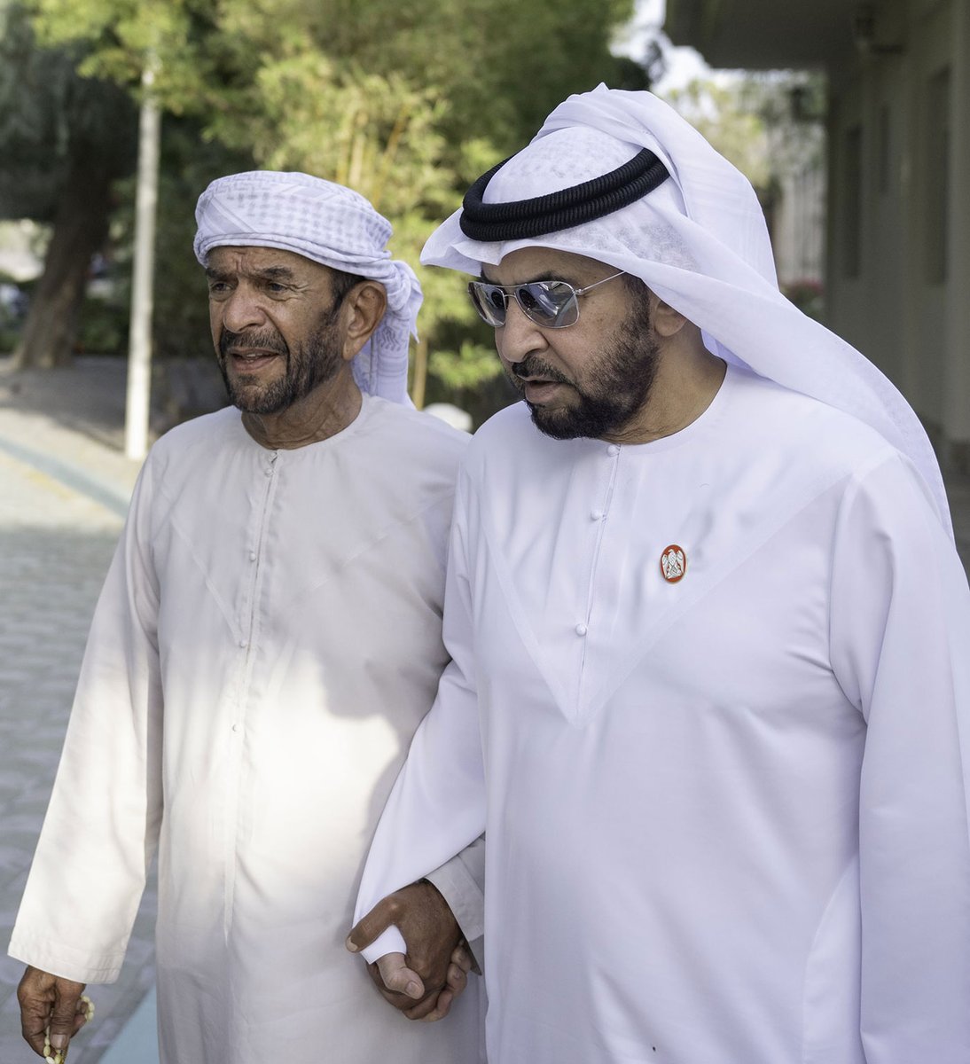RRCDR_AD's tweet photo. حمدان بن زايد يزور سرور بن محمد ويتبادلان التهاني بعيد الفطر https://t.co/0se3XL1n6u https://t.co/xAOQPmRCLm