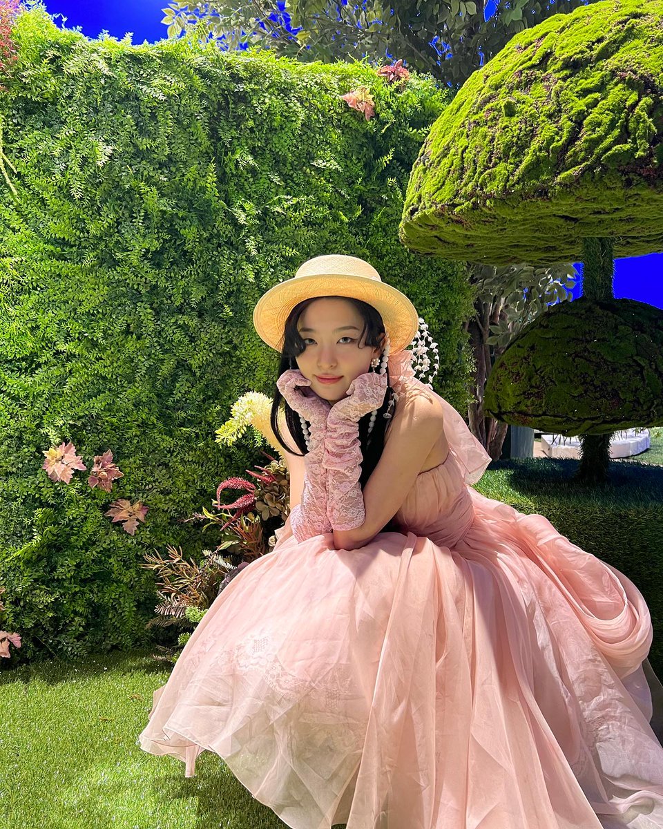 arisuvault's tweet photo. 𝙼e? Oh, #iʼ𝕞aː𝐌o͞ns𝟽ǝr ☠️☆ grr y por ello es que vine a divertirme junto a mis chiquitinas ya que me invitaron para estar en el #𝙶öi𝕟𝙶ー𝔖hǝǝsh y no pude decir que no, you know, menos cuándo las veré en persona.

𝚚ue͞en  𖹭𝑓  ℎǝɑr𝕥s 🩰︎'✺ ! https://t.co/FxyZ3ftAak