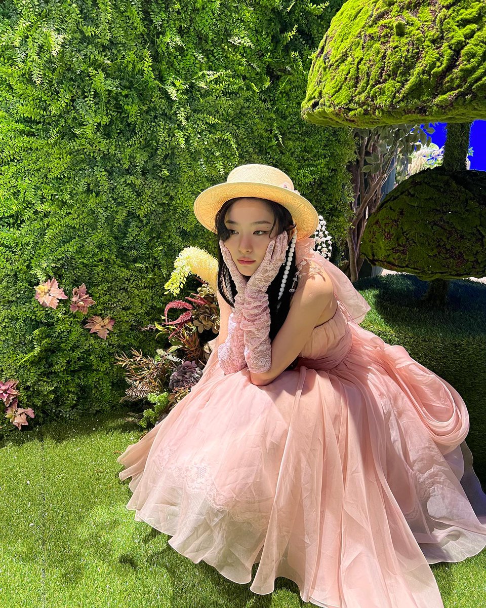 arisuvault's tweet photo. 𝙼e? Oh, #iʼ𝕞aː𝐌o͞ns𝟽ǝr ☠️☆ grr y por ello es que vine a divertirme junto a mis chiquitinas ya que me invitaron para estar en el #𝙶öi𝕟𝙶ー𝔖hǝǝsh y no pude decir que no, you know, menos cuándo las veré en persona.

𝚚ue͞en  𖹭𝑓  ℎǝɑr𝕥s 🩰︎'✺ ! https://t.co/FxyZ3ftAak