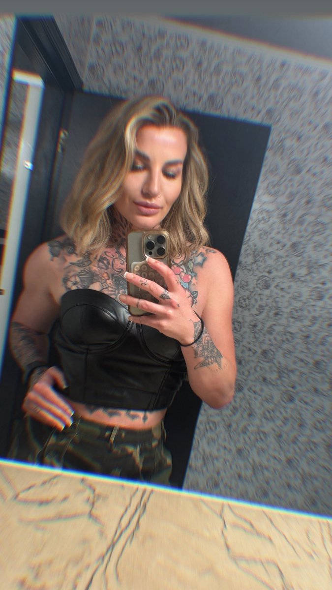 Katharina Lehner tweet media