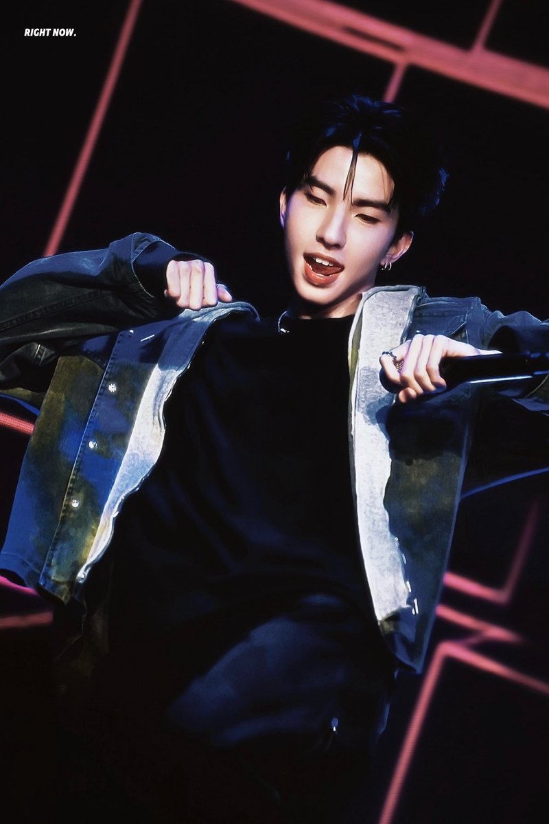 RIGHT NOW. tweet media