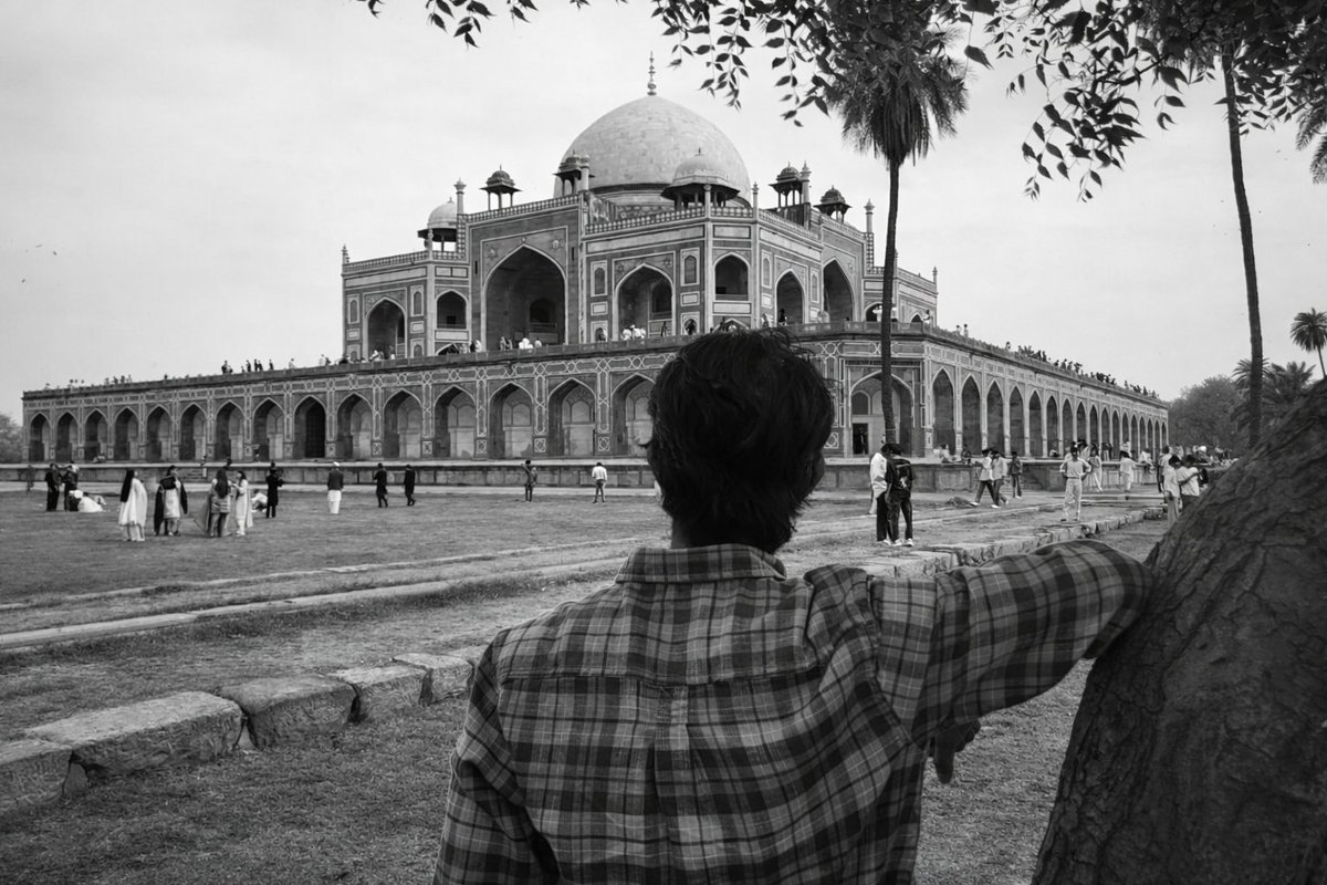ImranNafees019's tweet photo. लगाकर आग शहर को, बादशाह ने ये कहा,
उठा है दिल में आज तमाशे का शौक़ बहुत।
झुकाके सर सभी शाहपरस्त बोल उठे,
हुज़ूर का शौक सलामत रहे, शहर और हैं बहुत।। https://t.co/GibWpBUkdD