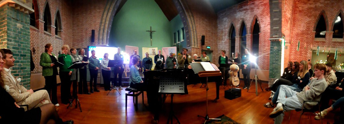 Helmen Vol Verhalen tweet media