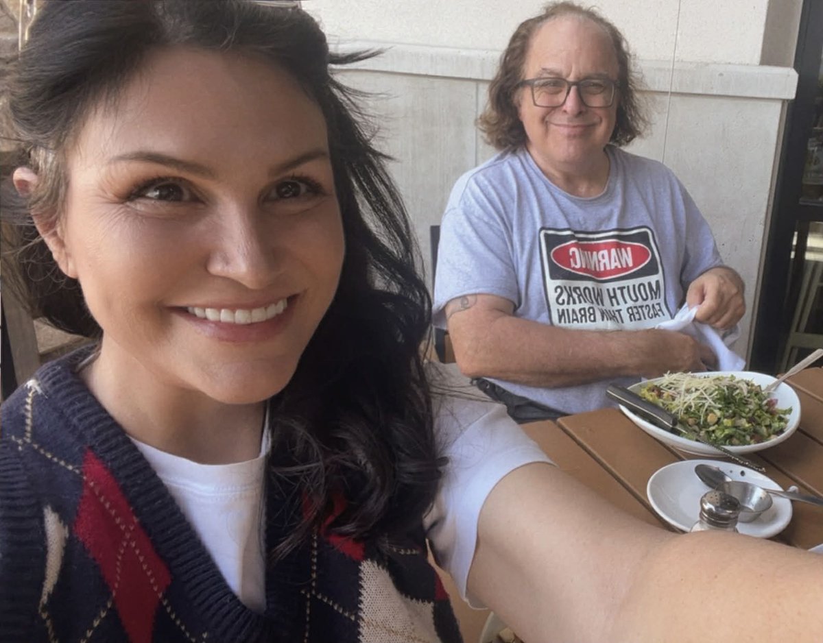 Perry Caravello Live tweet media