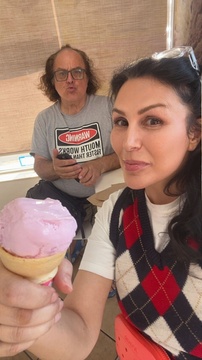 Perry Caravello Live tweet media