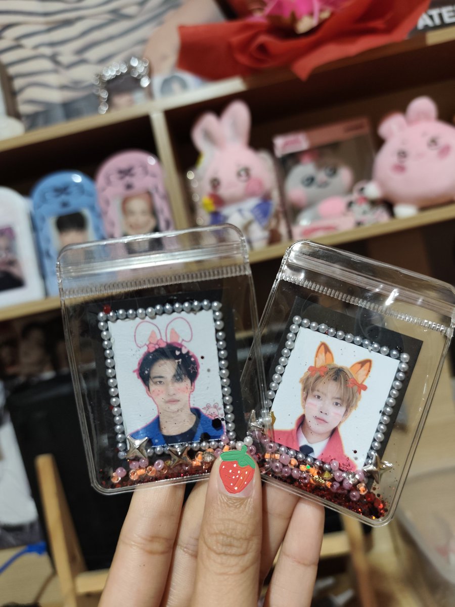 Still suffering from PCD, so I used my leftover materials to make PVC pouch keyrings. Covered the uneven edges with tiny pearls and now they’re actually so cute 🥹✨