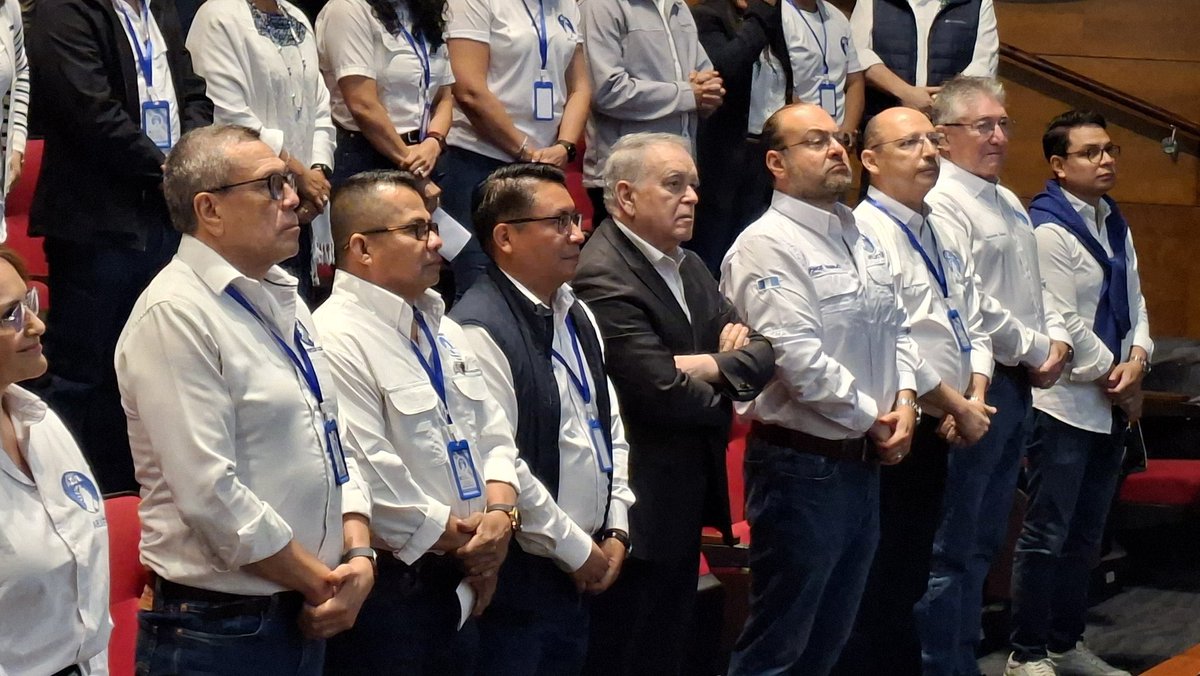 GIOVANNI REYES OFICIALMENTE EN AZUL
En Asamblea General del partido Azul se oficializa la incorporación del economista Giovanni Reyes quien fue candidato presidencial del partido BIEN en las pasadas elecciones