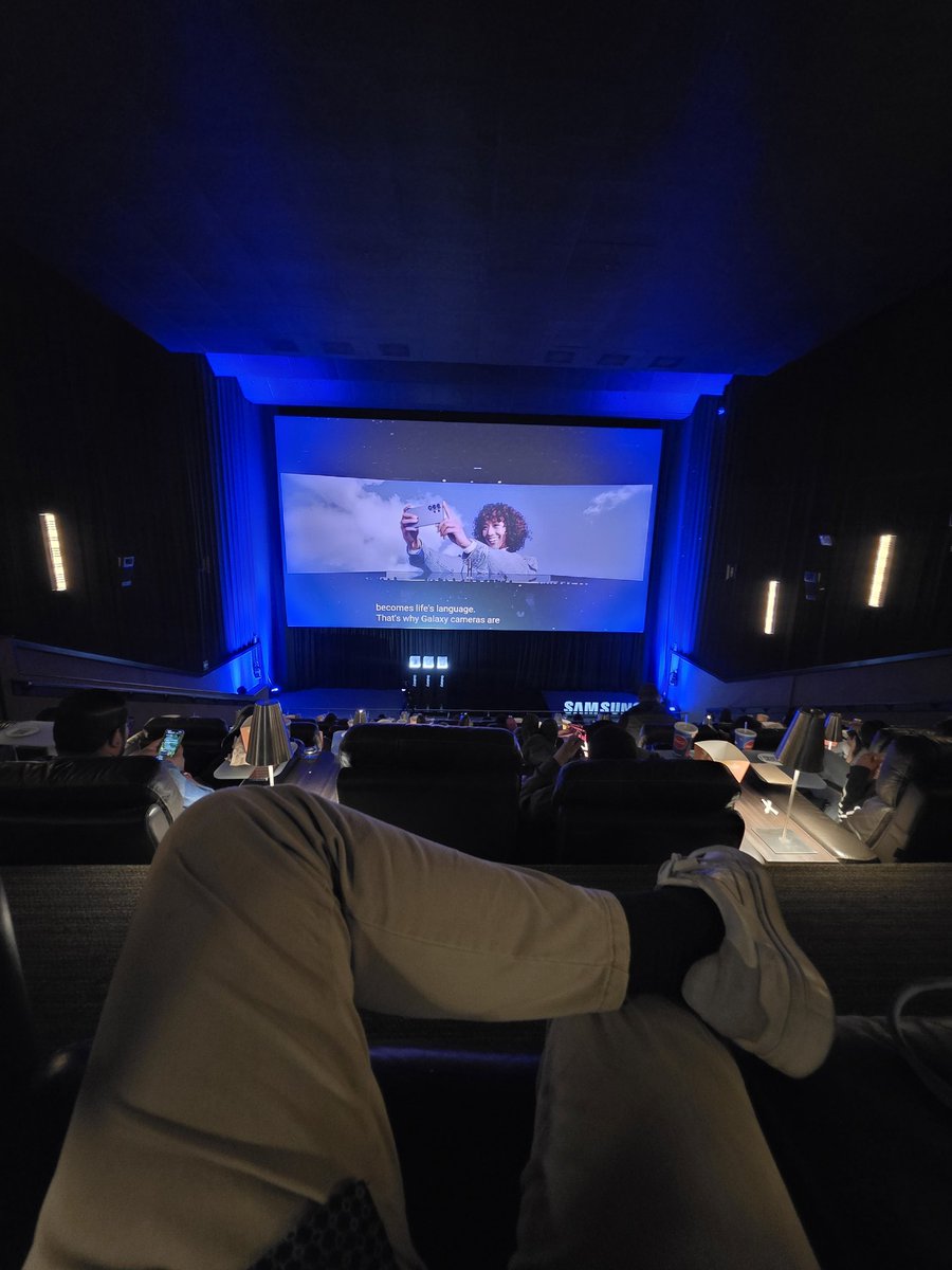 SplashByte's tweet photo. Este evento fue realizado dentro de una sala de cine por lo que pudimos tener una experiencia bastante inmersiva del evento Galaxy Unpacked de San Francisco.

#galaxys26 #galaxyunpacked https://t.co/6kld4on486