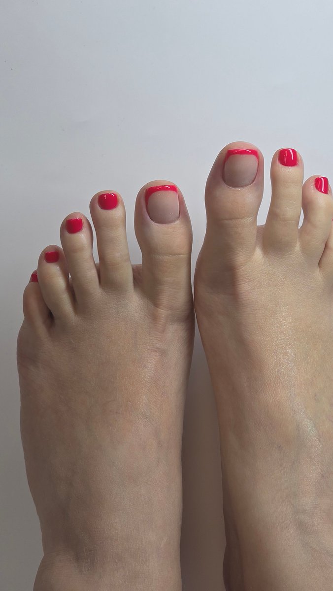 Julie VIP feet tweet media