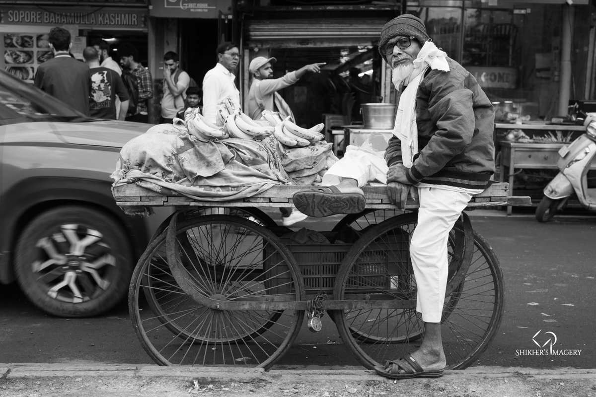 ShikhersImagery's tweet photo. Gotcha

While the photographer is intrigued by people and their surroundings, many times this curiosity is reciprocated by the direct gaze of the person in the frame, wondering what could possibly... Read More https://t.co/p9Wt5TBn5r https://t.co/GU3VBVvEJa