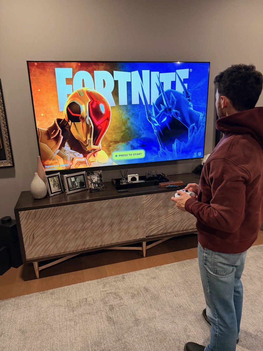 kevin jonas tweet media