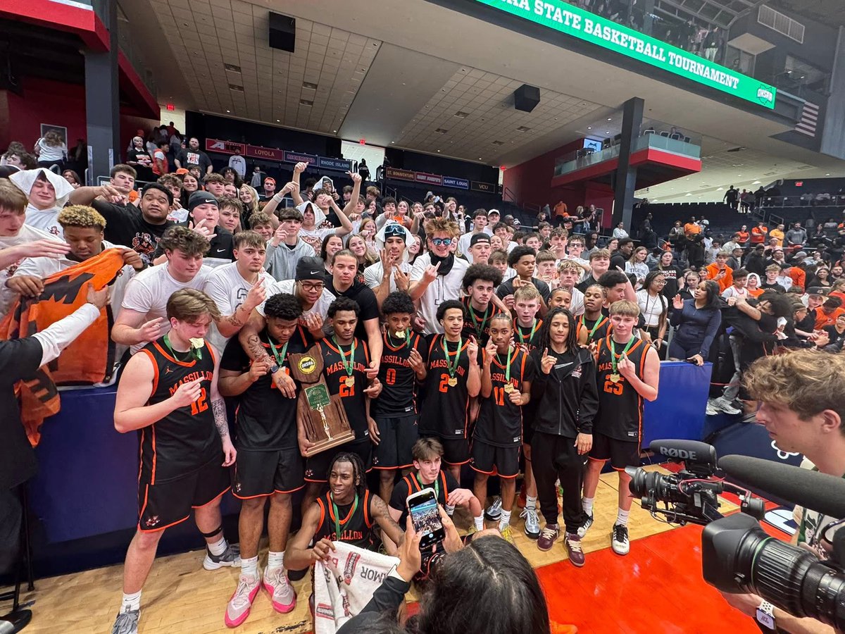 beccamoorecw's tweet photo. I am so happy!! STATE CHAMPS!!!! #TIG https://t.co/UD6lgoBh4o