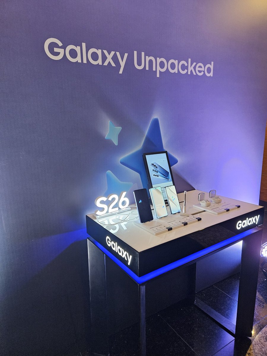 SplashByte's tweet photo. Y como no podia faltar los dispositivos estuvieron disponibles en las mesas de experiencia para poder probar las novedades de la serie Galaxy S26
#galaxys26 #galaxyunpacked https://t.co/06vIIjDxgb