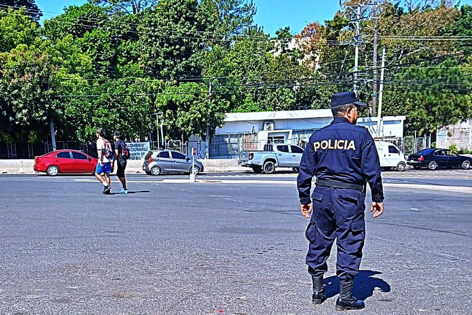 PNC El Salvador tweet media