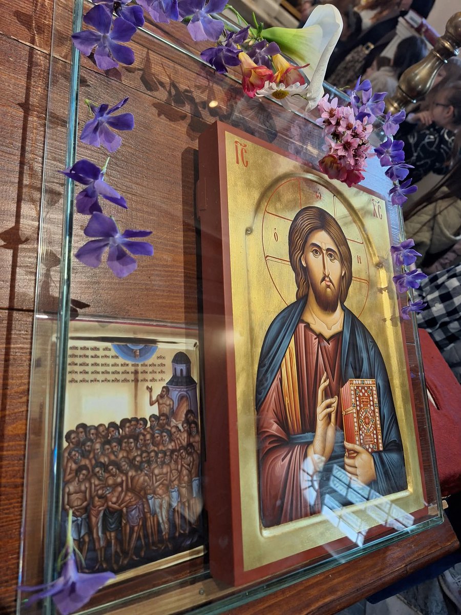Туга која те приближава Богу, боља је од среће која те удаљава од Њега. 

Старац Јефрем Аризонски