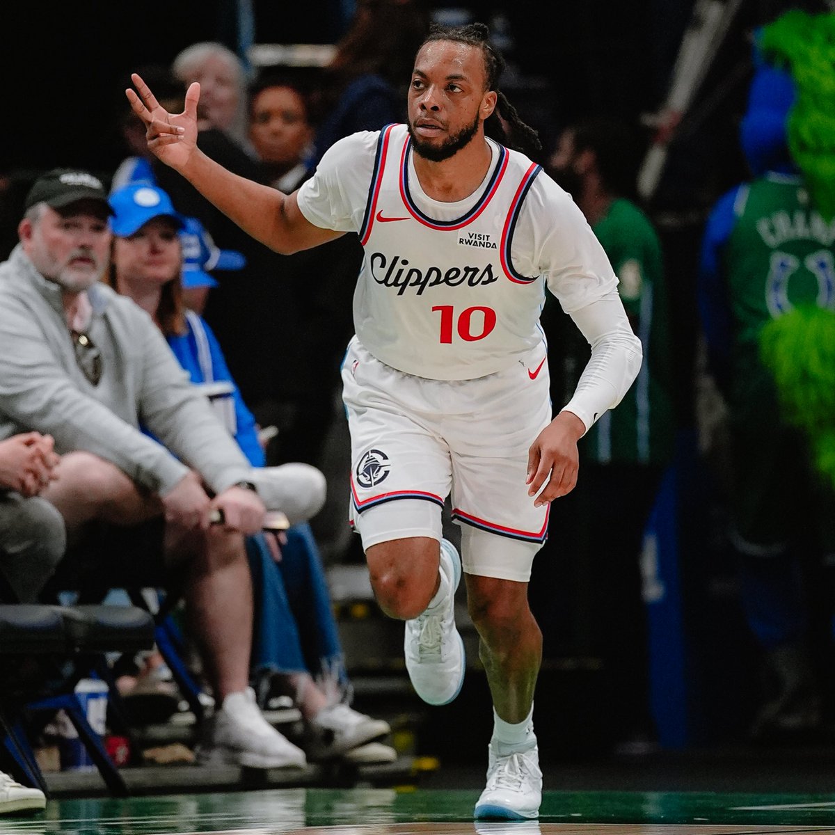 LAClippers's tweet image. One word to describe Darius Garland last night? 🤔

Let us know #ClipperNation ⬇️