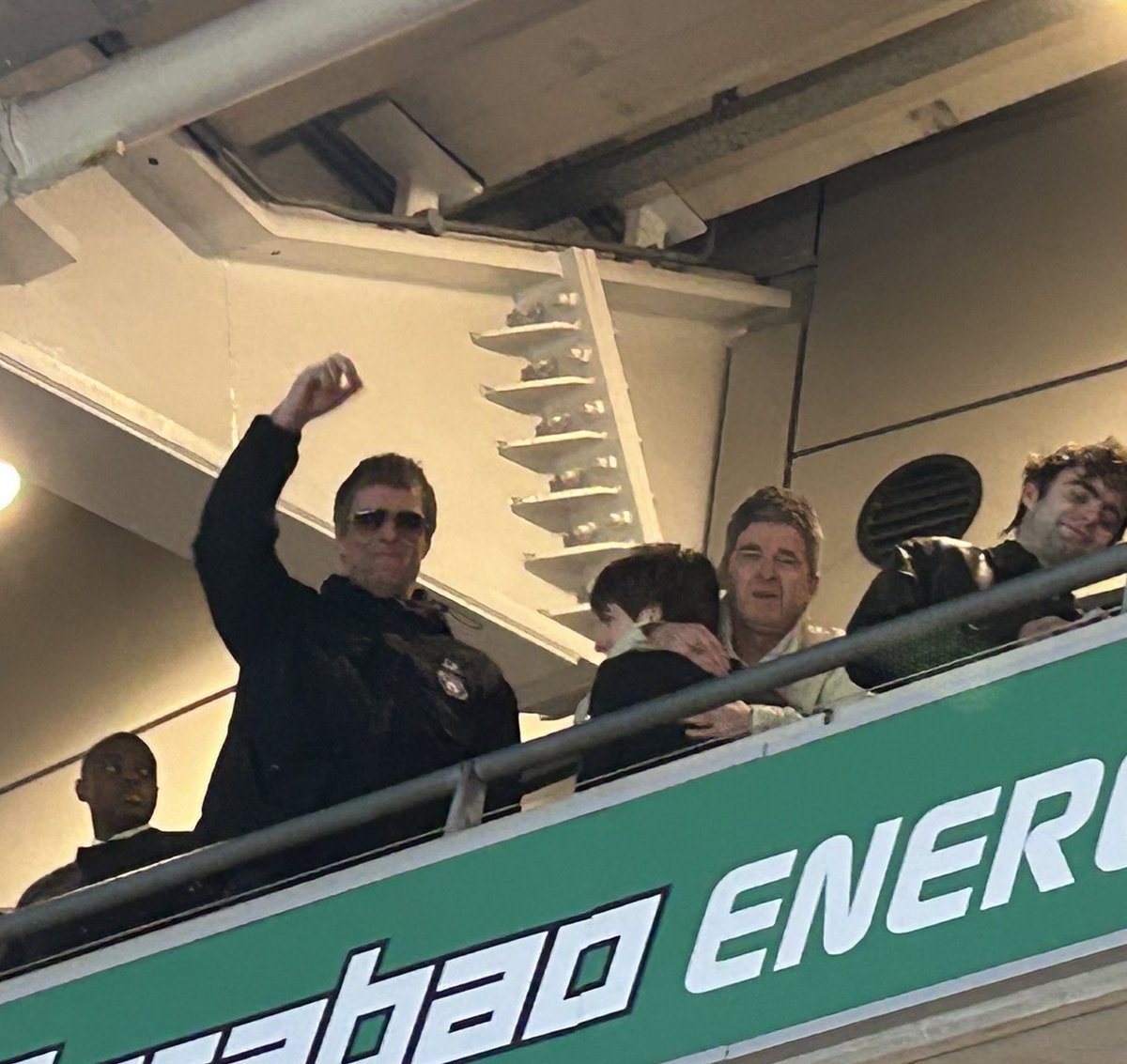 kage saw oasis x2 tweet media