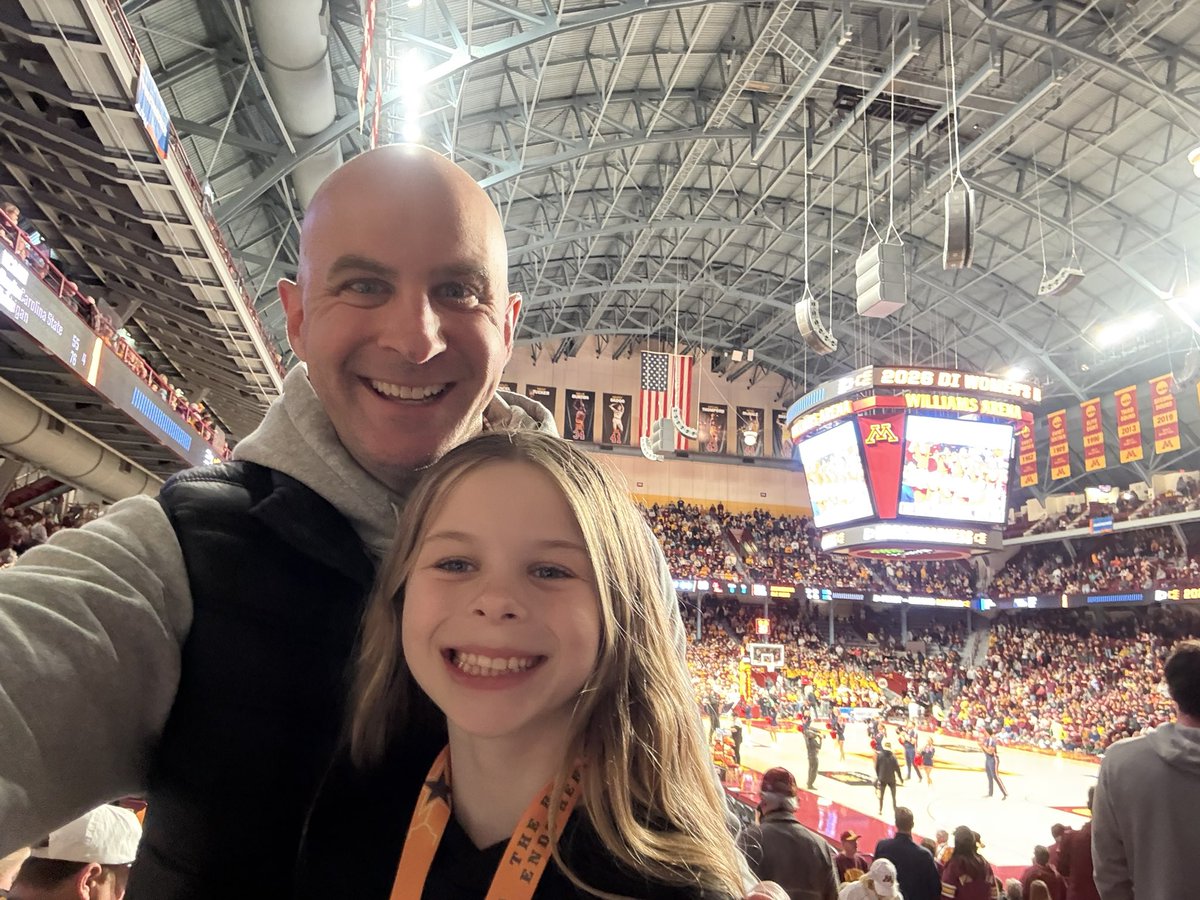 jpyehlen's tweet photo. Gophers v Rebels. 2nd Round. This is how we March.  #MarchMadness 🏟️🏀⛹️‍♀️ https://t.co/X12PupZCbP