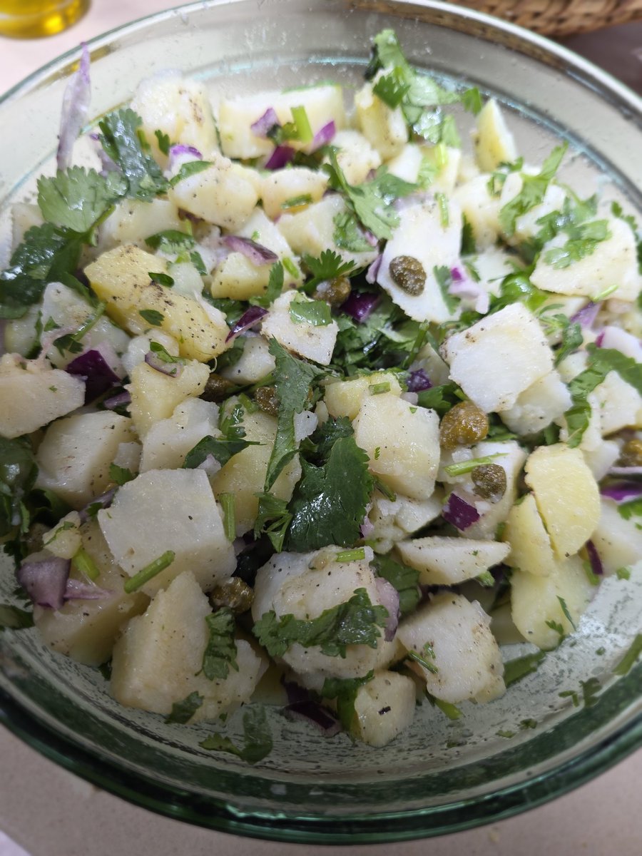 pantangelides's tweet image. Κυπριακή πατατοσαλάτα με κουτρούβι και ΕVOO.
#MealPrep #Sundays