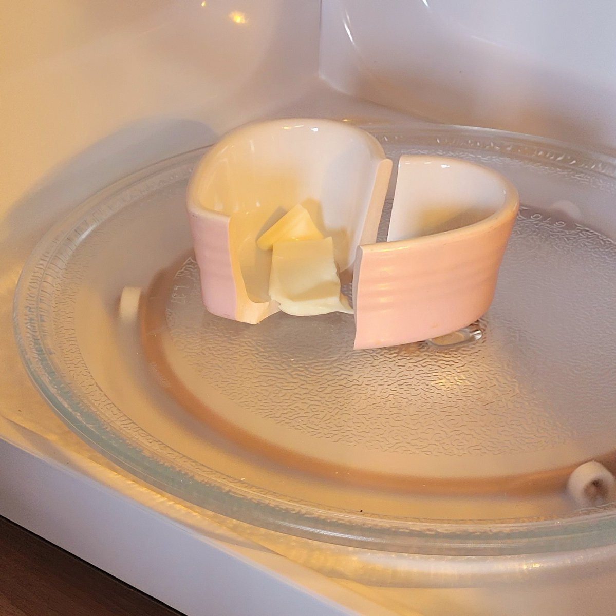 𖹭 peace tweet media