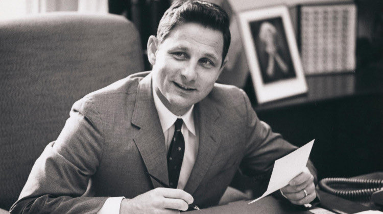 cold_war_facts's tweet photo. 302: “apologies if this is inappropriate, but I'd love to give birch bayh comfort after his wife's death... under the desk perhaps?” https://t.co/Fx5VgbPBb0