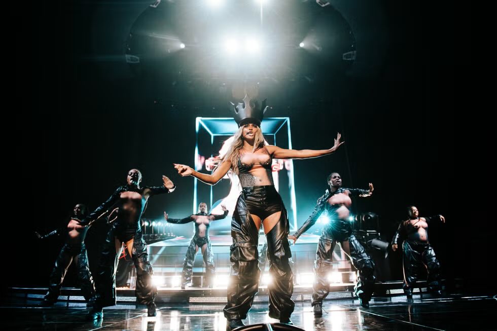 feralkitten tweet media