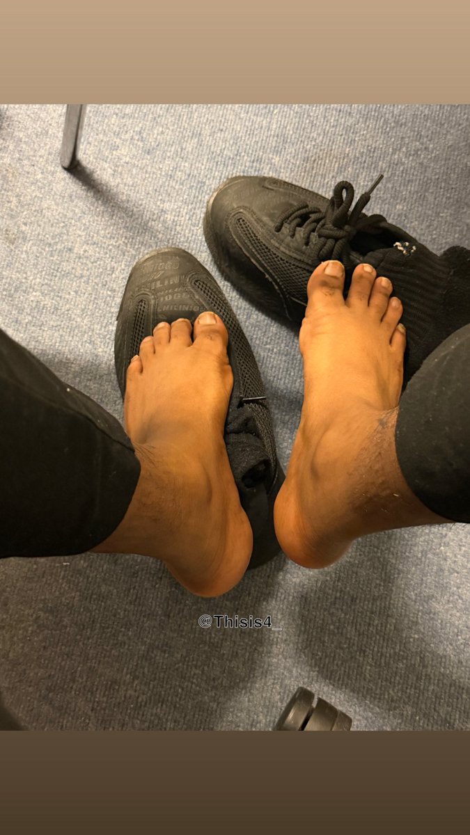 thisis4_'s tweet photo. Freaks 😈 any feet lovers? 
#FootWorshipReceiver #feet #feetfetısh https://t.co/Y39exyJezP