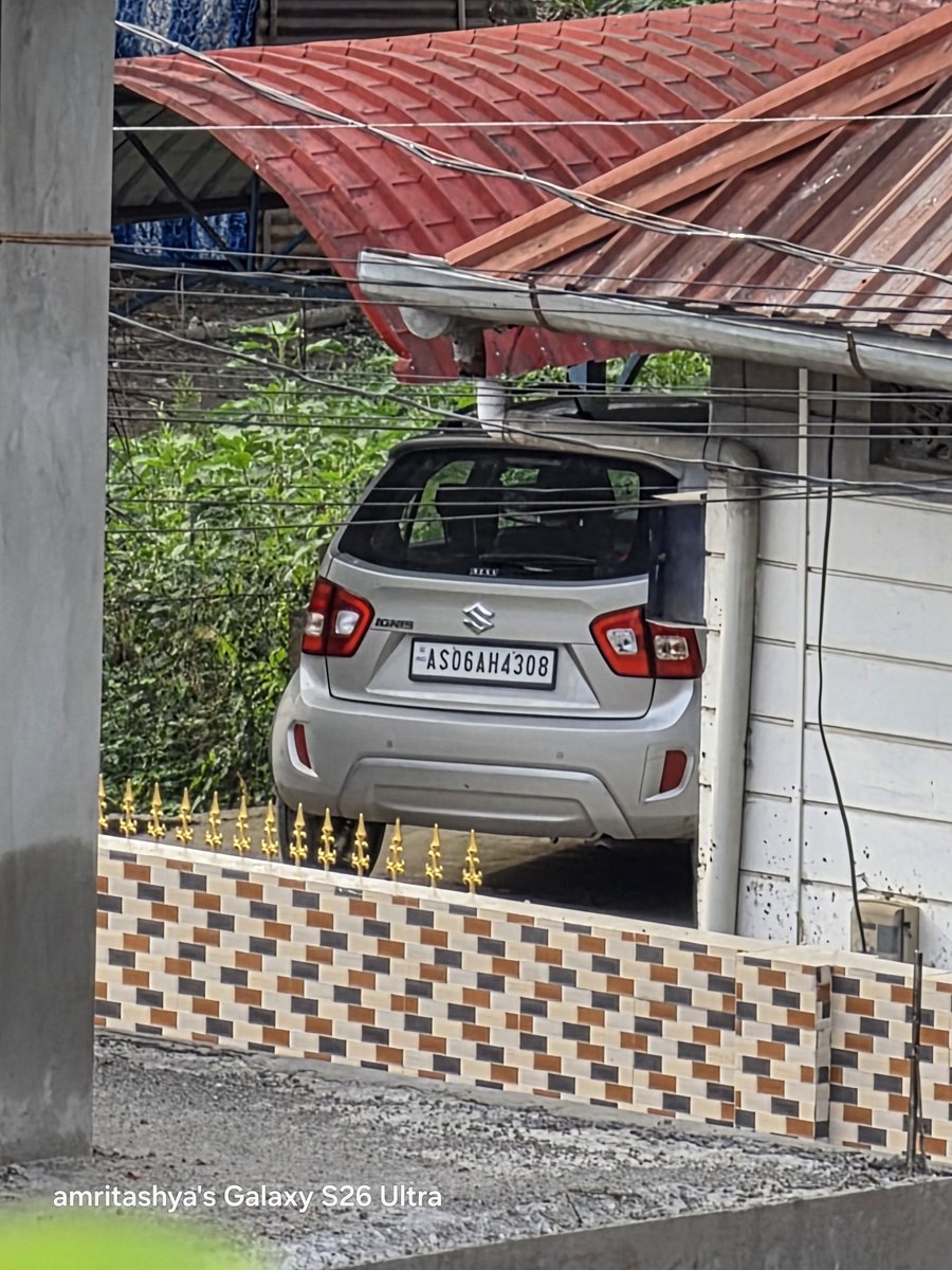 amritashya's tweet image. Here are some 30x zoom shots! The first and second are at 1x and 30x, can you spot the man in 1x ? The remaining three are at 30x, taken on a cloudy day. 📸☁️ #30xZoom #Shots #CloudyDay #S26ultra