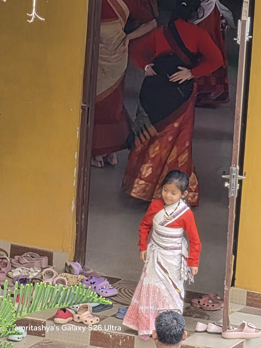 amritashya's tweet image. Here are some 30x zoom shots! The first and second are at 1x and 30x, can you spot the man in 1x ? The remaining three are at 30x, taken on a cloudy day. 📸☁️ #30xZoom #Shots #CloudyDay #S26ultra